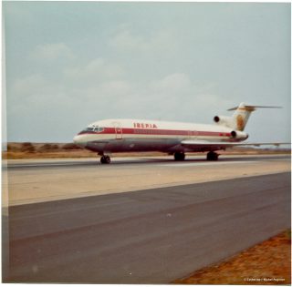 Boeing 727 taxiing. Boeing 727 taxiing.