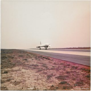 Concorde taxiing, a few seconds after landing. Concorde taxiing, a few seconds after landing.